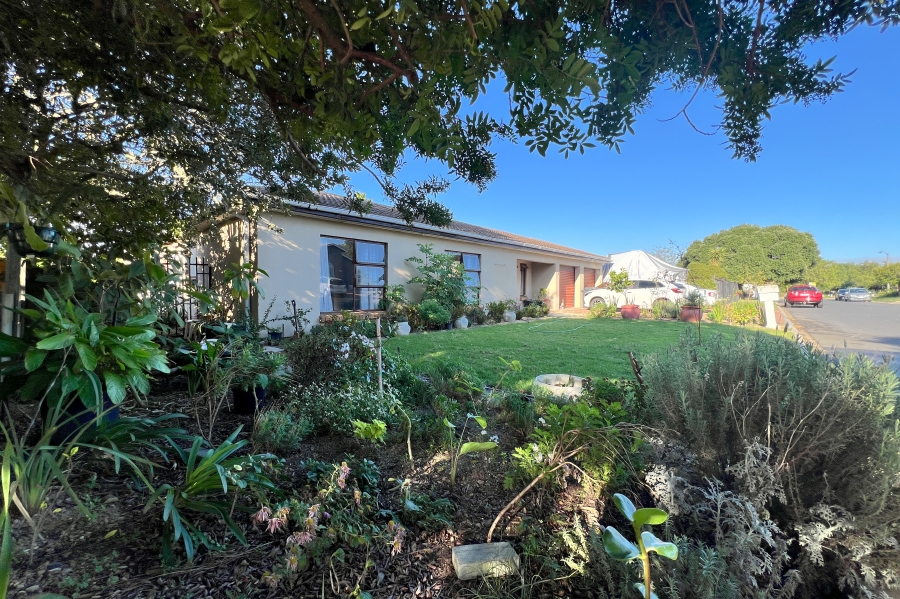 5 Bedroom Property for Sale in Vredekloof Western Cape